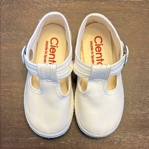 Cienta White Canvas Baby Sneakers
